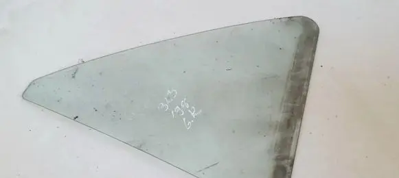 Rear vent window glass