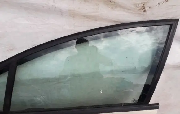 Citroen C4 I Front door window glass four-door