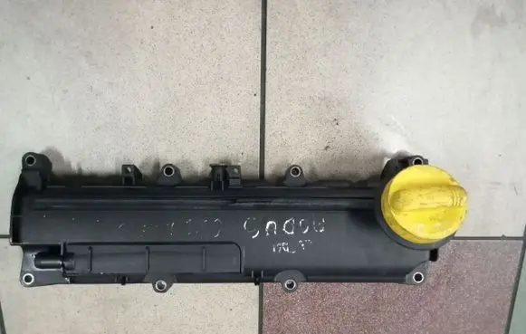 Renault Megane II Rocker cam cover 8200379908