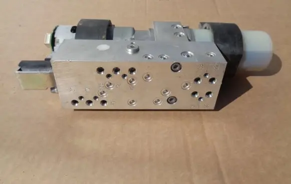 Mercedes-Benz SLK R172 Convertible roof hydraulic pump A1728000030