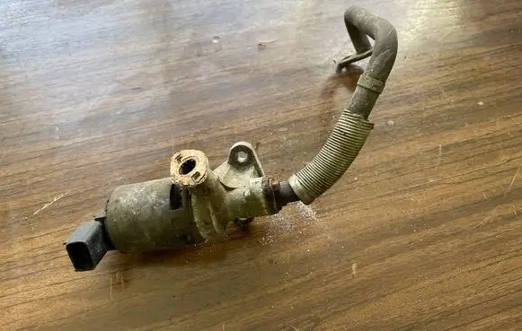 Chrysler Sebring (ST-22 - JR) Other engine bay part
