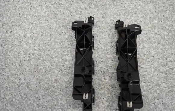Hyundai ix35 Fender mounting bracket