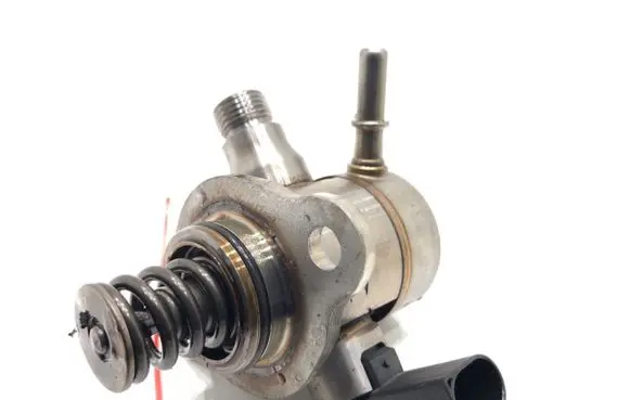Audi Q3 F3 Fuel injection high pressure pump 05E127027D