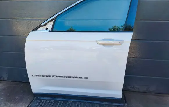 Jeep Grand Cherokee WL Front door PW7