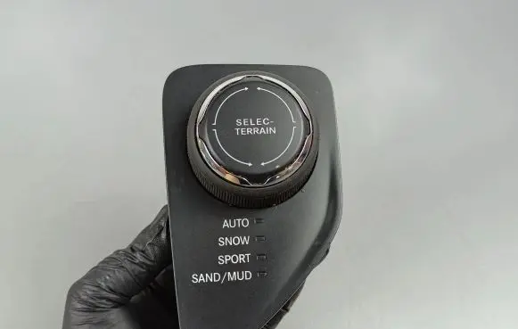 Jeep Cherokee Suspension ride height/mode switch P68141876AE