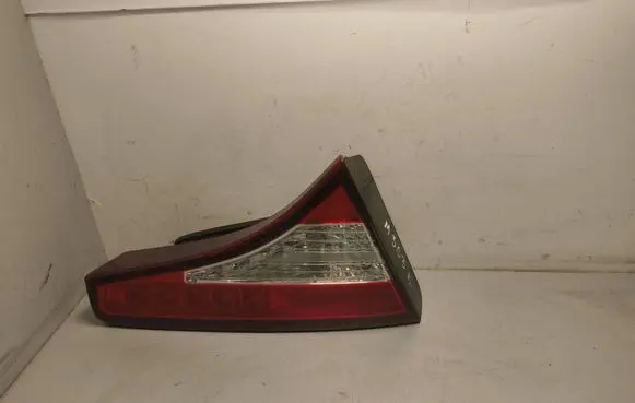Tailgate rear/tail lights