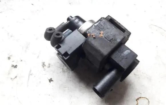 Audi A6 S6 C6 4F Vacuum valve 