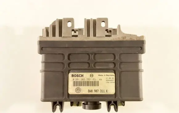 Volkswagen Golf III Engine control unit/module 0261203182 0261203183