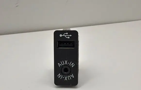 BMW 5 F10 F11 USB socket connector 9237654