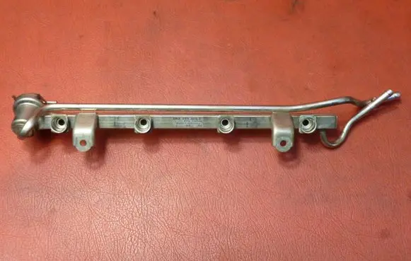 Volkswagen Polo IV 9N3 Fuel main line pipe 06A133329C