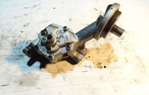 Audi A6 S6 C6 4F Oil pump 059115105