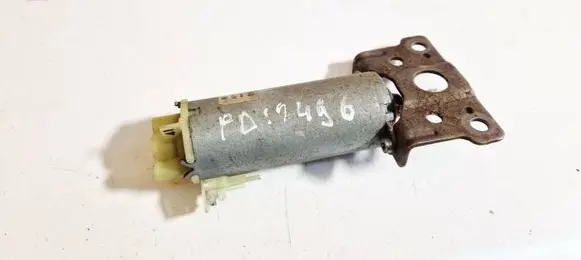 Mercedes-Benz B W245 Seat adjustment motor 0130002641 986682-101