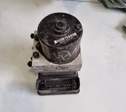 Volkswagen Golf IV ABS Pump 1j0614117f