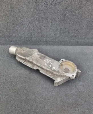 Audi A8 S8 D3 4E Thermostat/thermostat housing 077121121C
