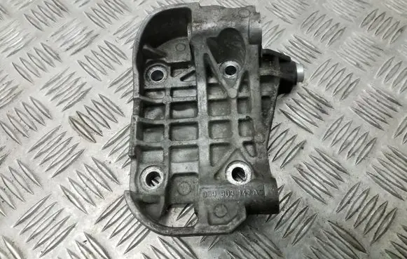 Volkswagen Touareg I Generator/alternator bracket 059903143AC
