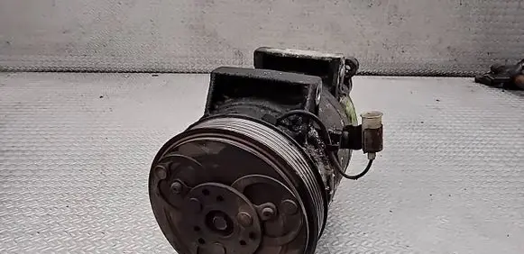 Volvo XC90 Air conditioning (A/C) compressor (pump) 8708581