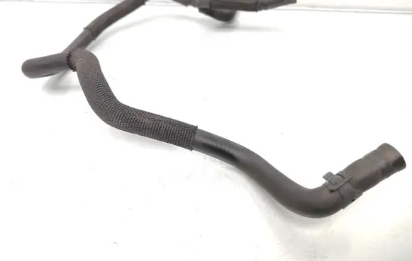 Volkswagen PASSAT B6 Engine coolant pipe/hose