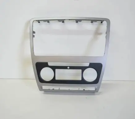 Skoda Octavia Mk2 (1Z) Radio/GPS head unit trim 