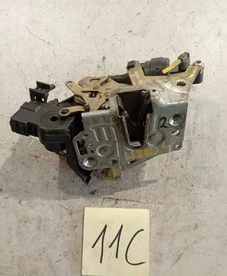 Mercedes-Benz E W210 Front door lock 2027201335