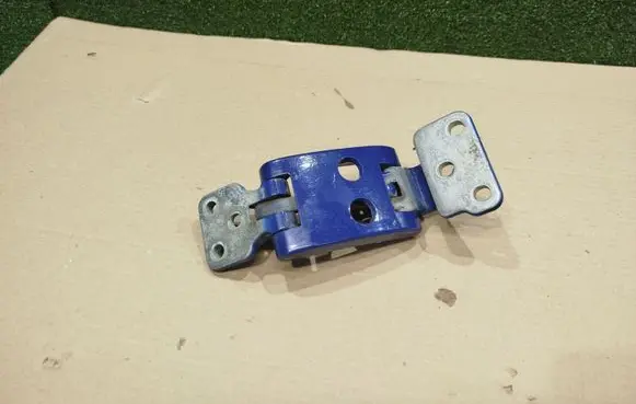 Man TGE 1gen Rear door lower hinge 7C0827152A