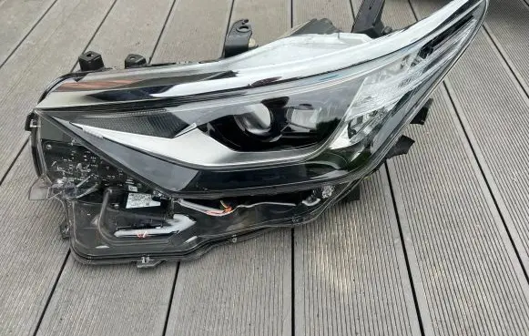 Toyota Auris E180 Headlight/headlamp 8115002K60 90070906