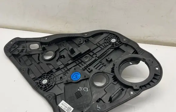 Rear window lifting mechanism without motor