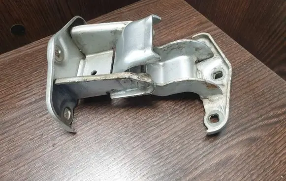 Nissan Primastar Tailgate/trunk/boot hinge 312304K