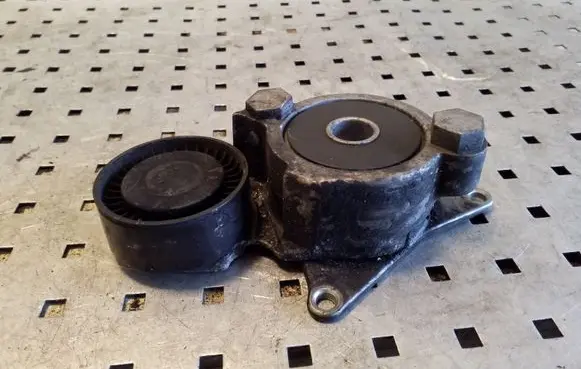 Toyota RAV 4 (XA30) Generator/alternator belt tensioner 166200R010