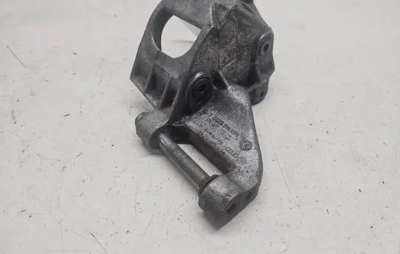 Seat Alhambra (Mk1) Power steering pump mounting bracket 028145523E