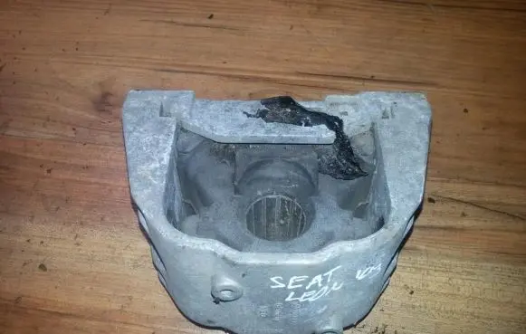 Seat Leon (1M) Engine mount bracket 1j0199262bk