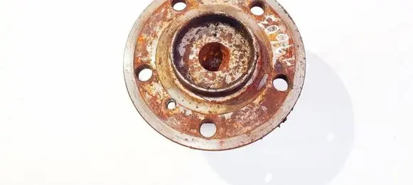 Rear wheel hub