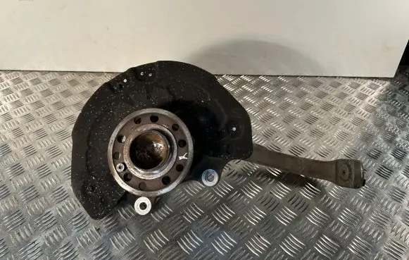 Mercedes-Benz E W213 Front wheel hub 220571734 436L 2133300302