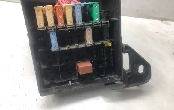 Renault Laguna III Fuse module 240110200R