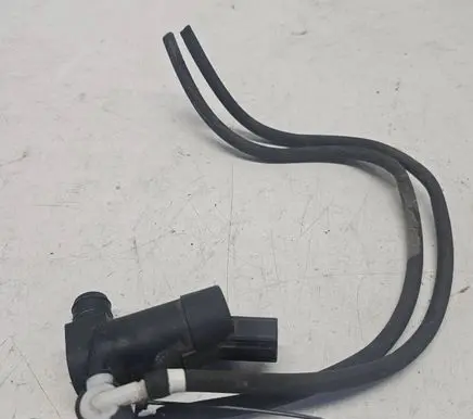Volvo V70 Windscreen/windshield washer pump