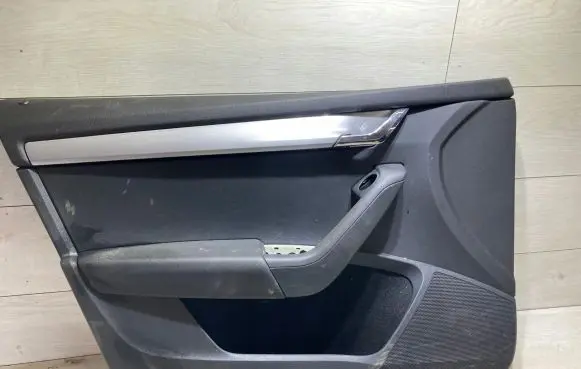 Front door card panel trim