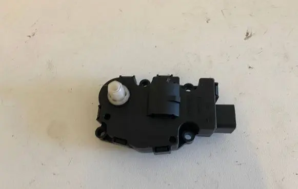 Mercedes-Benz C AMG W204 Air flap motor/actuator 410475520