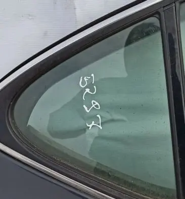 Lexus IS 220D-250-350 Rear vent window glass juoda