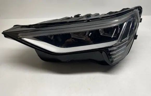 Audi e-tron Headlight/headlamp 4KE941039