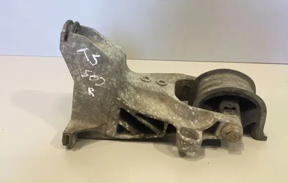 Volkswagen Transporter - Caravelle T5 Engine mounting bracket 7H0199343