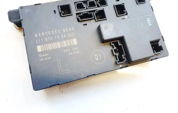 Mercedes-Benz E W211 Door control unit/module 2118707326 00401599