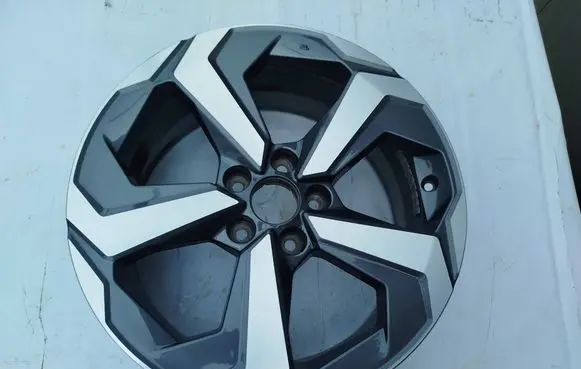 Nissan Qashqai J12 R18 alloy rim 6UA4J