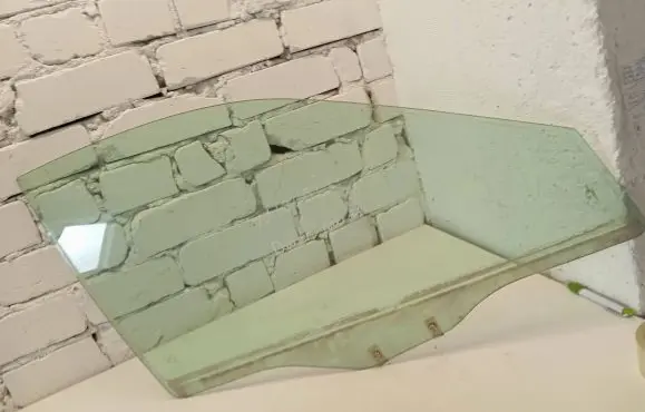 Mitsubishi Galant Front door window/glass (coupe) DOT376