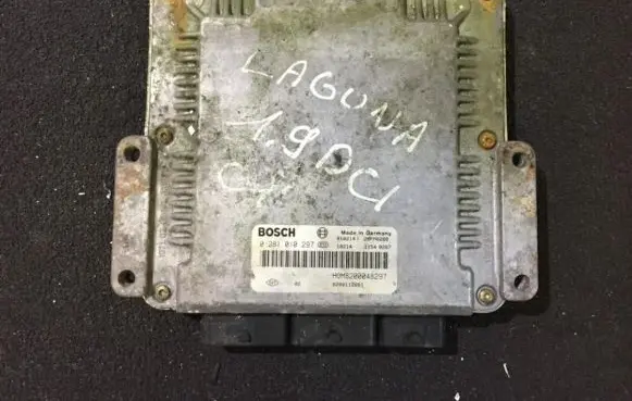 Renault Laguna I Engine control unit/module 0281010297 hom8200048297