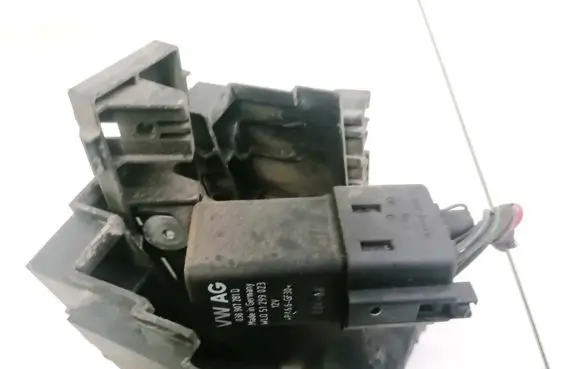 Glow plug pre-heat relay