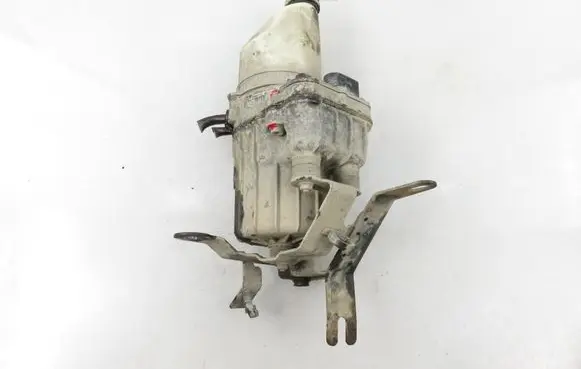 Opel Zafira B Power steering pump 13192897