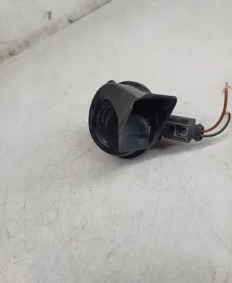 Volkswagen PASSAT B5.5 Horn signal E93881157