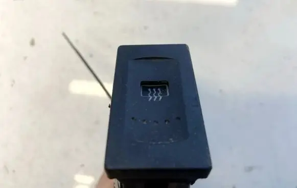 Volkswagen PASSAT B5.5 Windscreen/window heater switch 3b0959621d