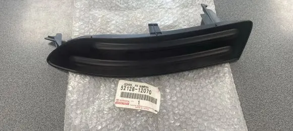 Toyota Corolla E120 E130 Front bumper lower grill 52128-12070