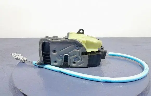 BMW X7 G07 Front door lock 7477702
