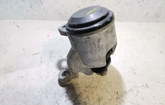 Nissan Murano Z51 Engine mount bracket